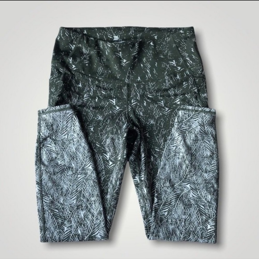 All in Motion Olive ombre high waisted leggings medium